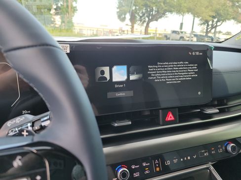 New 2027 Kia Carnival SX w/ Dark Edition Package FWD image 17