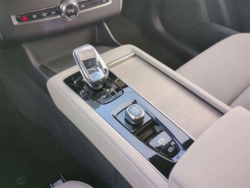 New 2026 Volvo XC90 B5 Plus image 24