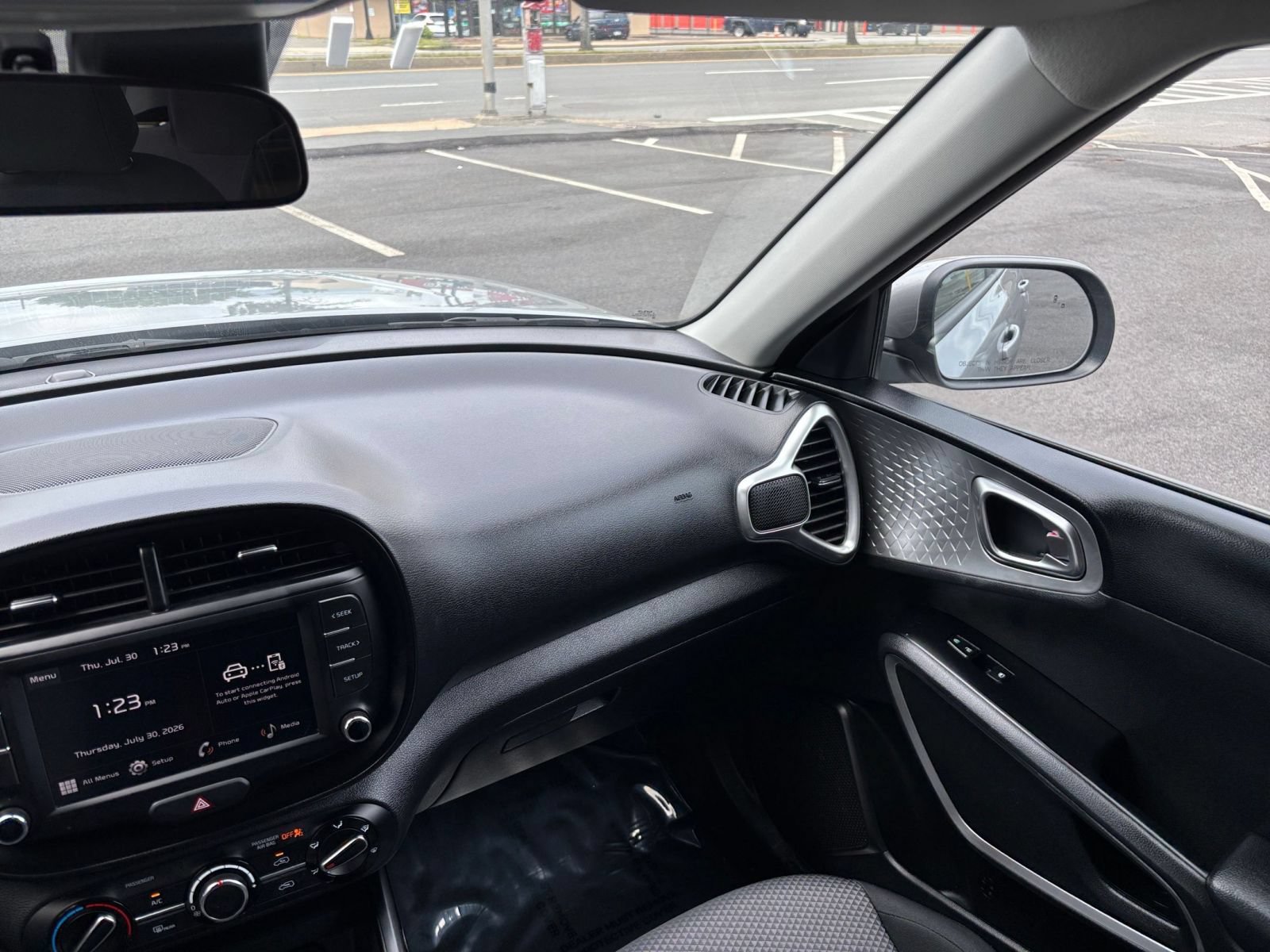 Used 2025 Kia Soul LX w/ LX Technology Package FWD image 29