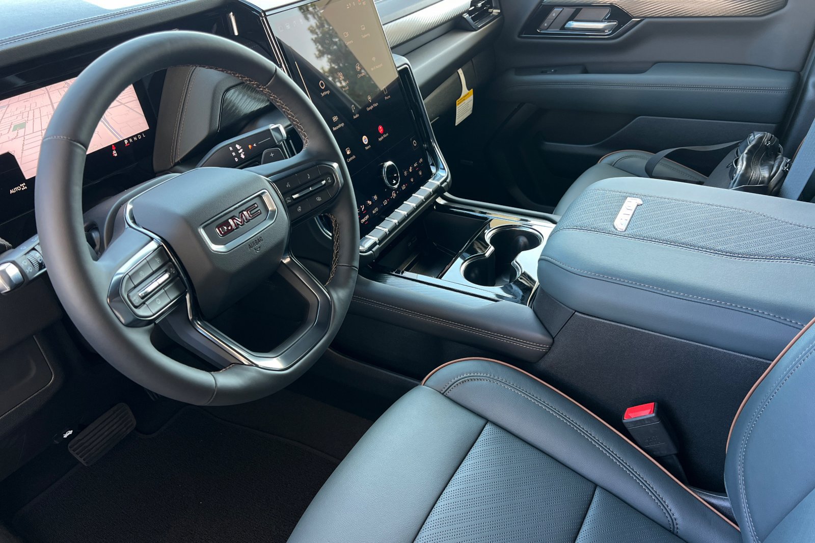 New 2026 GMC Yukon XL AT4 AWD/4WD image 8