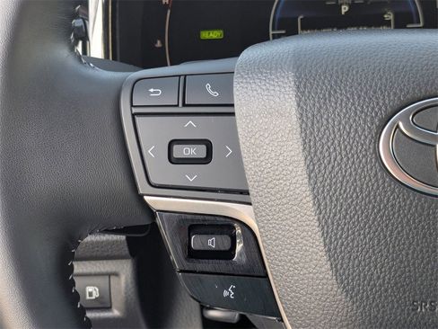 Used 2025 Toyota Camry SE image 25