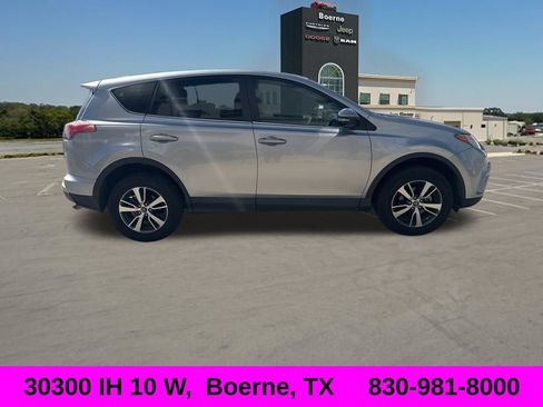 Used 2017 Toyota RAV4 XLE FWD image 2