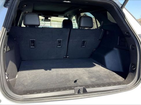 Used 2023 Chevrolet Equinox Premier image 11