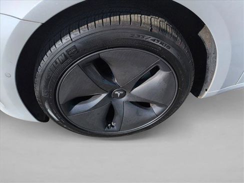 Used 2020 Tesla Model 3 Standard Range Plus image 24