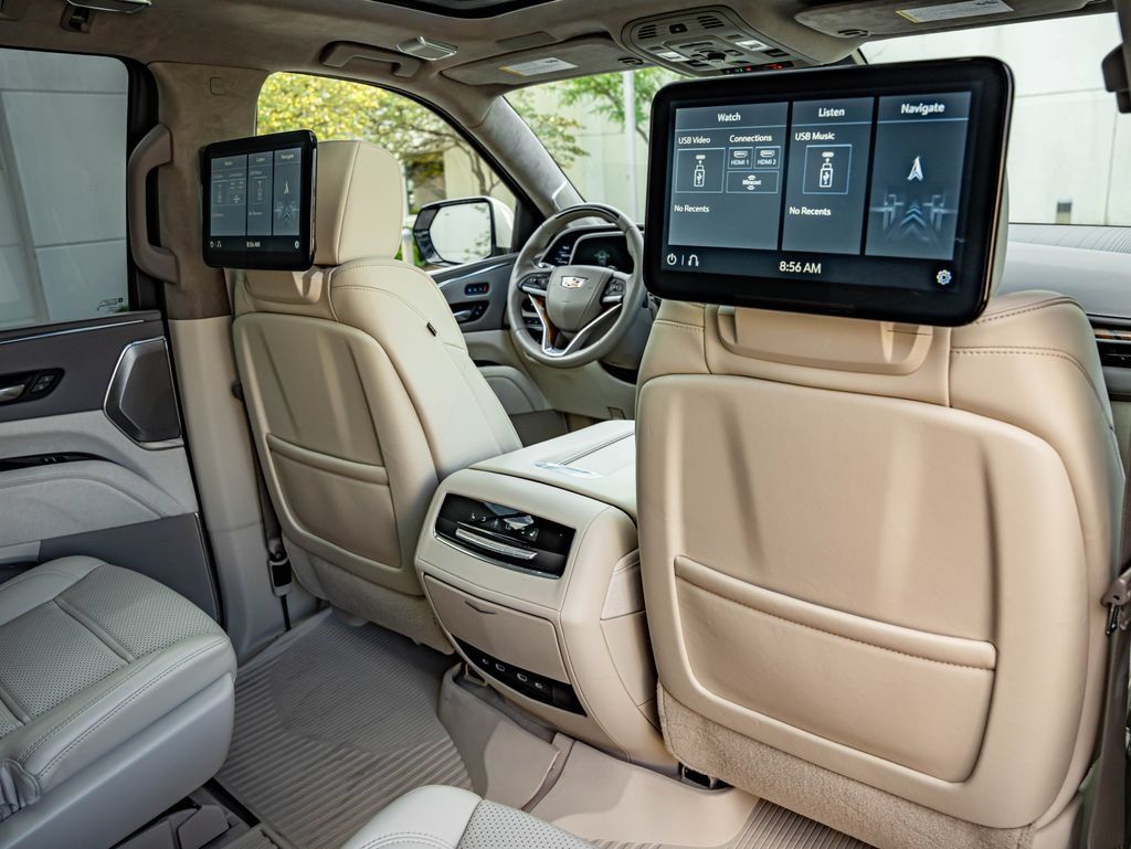 Used 2021 Cadillac Escalade Premium Luxury Platinum w/ Heavy-Duty Trailer Package AWD/4WD image 43