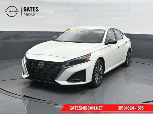 Used 2025 Nissan Altima 2.5 SV image 6