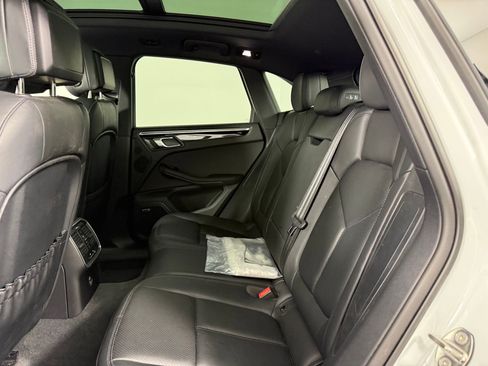 Certified 2023 Porsche Macan S image 18