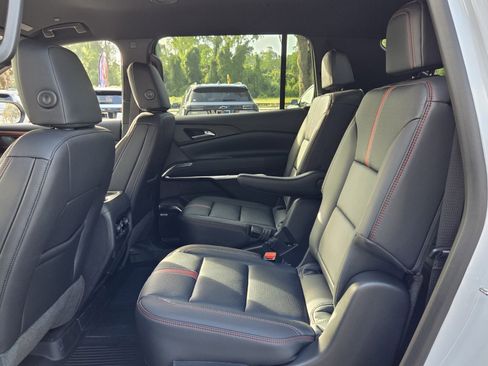 New 2026 Chevrolet Traverse RS w/ LPO, Floor Liner Package FWD image 16