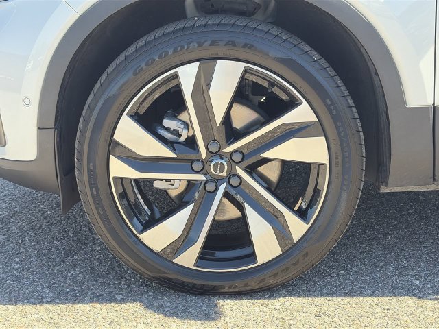 Used 2024 Volvo XC40 B5 Plus w/ Protection Package Premier AWD/4WD image 10