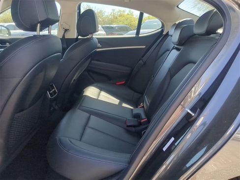 Used 2025 Genesis G70 2.5T image 12