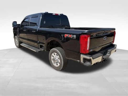 Used 2023 Ford F250 XLT w/ FX4 Off-Road Package AWD/4WD image 8