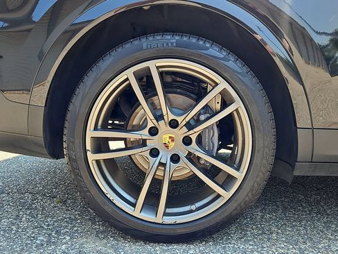 Certified 2022 Porsche Cayenne AWD/4WD image 11