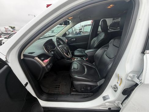 Used 2017 Jeep Cherokee Limited image 11