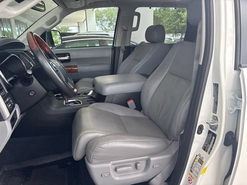 Used 2019 Toyota Sequoia Platinum AWD/4WD image 7