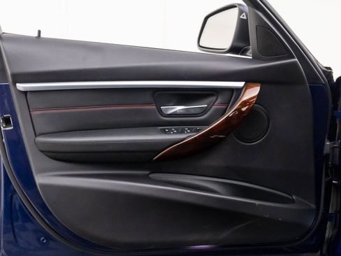 Used 2018 BMW 330i xDrive Sedan w/ Premium Package image 14