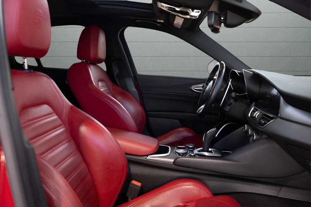Used 2022 Alfa Romeo Giulia Veloce RWD image 75