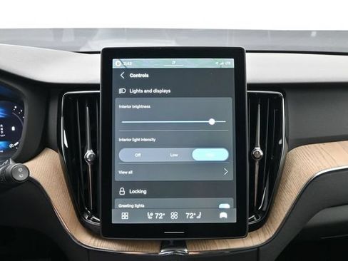 New 2027 Volvo XC60 B5 Plus AWD/4WD image 18