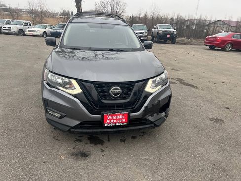 Used 2018 Nissan Rogue SV w/ Premium Package FWD image 2