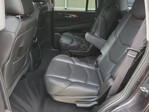 Used 2017 Cadillac Escalade Luxury RWD image 26