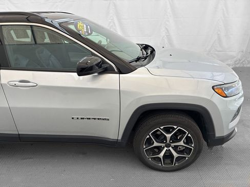 Used 2025 Jeep Compass Limited AWD/4WD image 9