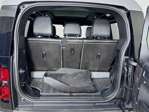 Used 2022 Land Rover Defender 90 X-Dynamic S image 29