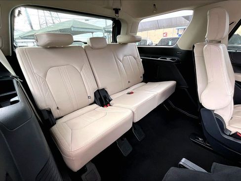 Used 2024 Ford Expedition Platinum AWD/4WD image 38