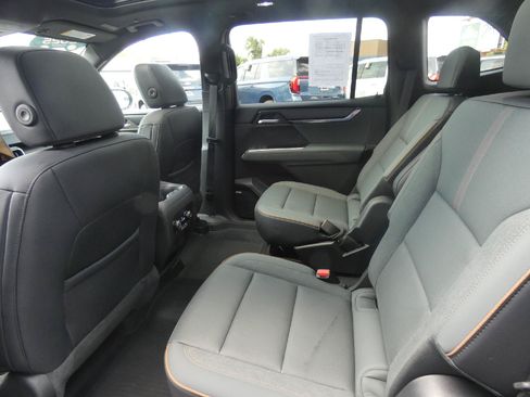 Certified 2025 GMC Acadia AT4 w/ Luxury Package AWD/4WD image 13