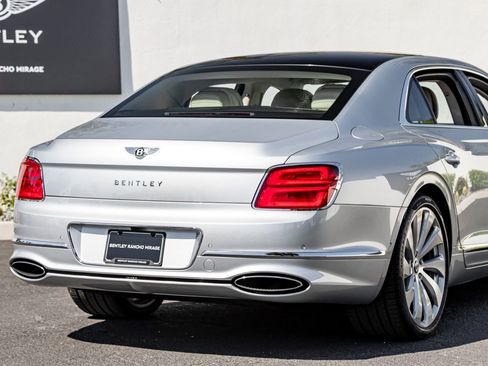 Used 2026 Bentley Flying Spur Plug-In Hybrid AWD/4WD image 12