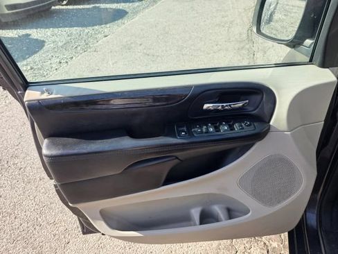 Used 2017 Dodge Grand Caravan SE w/ Power Window Group FWD image 11