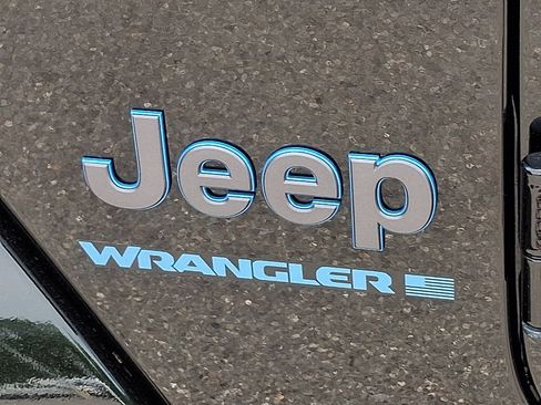 Used 2025 Jeep Wrangler Unlimited Sahara w/ Safety Group AWD/4WD image 30