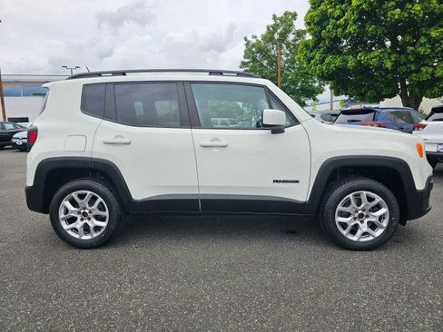 Used 2015 Jeep Renegade Latitude AWD/4WD image 2