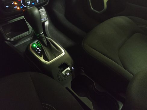 Used 2020 Jeep Renegade Sport FWD image 26