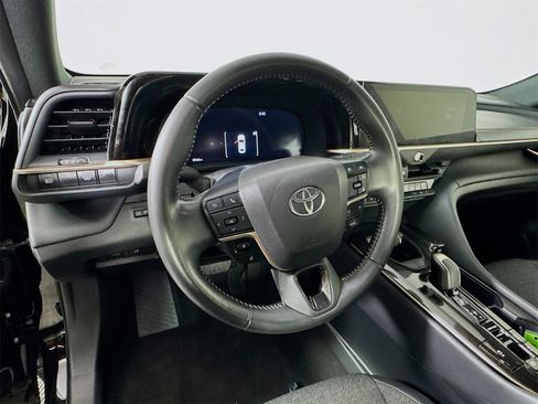 Used 2024 Toyota Crown XLE image 9