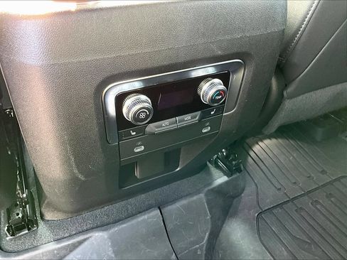 Used 2022 GMC Yukon XL AT4 AWD/4WD image 12