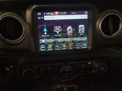 Used 2020 Jeep Gladiator Overland AWD/4WD image 22