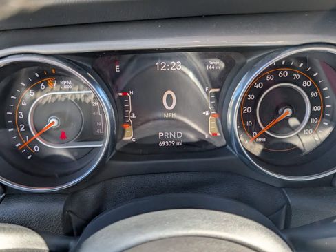 Used 2019 Jeep Wrangler Unlimited Sahara image 25