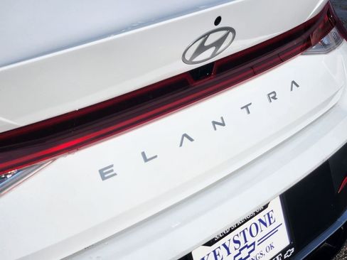 Used 2025 Hyundai Elantra SEL FWD image 11