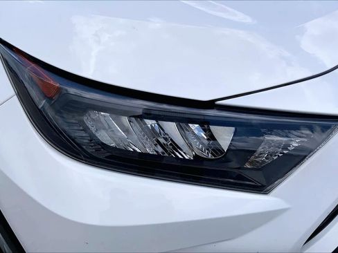 Used 2021 Toyota RAV4 LE FWD image 27