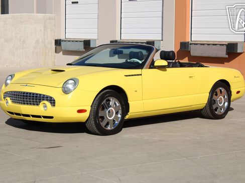 Used 2004 Ford Thunderbird image 23