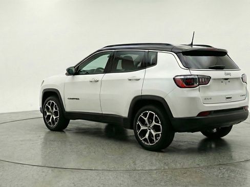 Used 2025 Jeep Compass Limited image 6