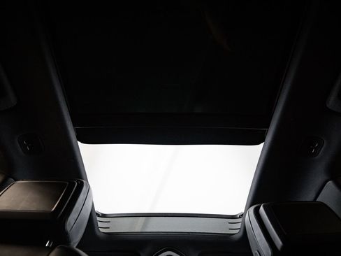 Certified 2024 Porsche Macan AWD/4WD image 30