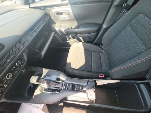 Certified 2025 Honda HR-V Sport image 24