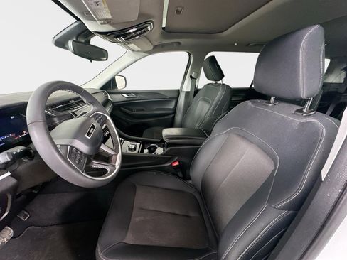 Used 2023 Jeep Grand Cherokee L Laredo image 25