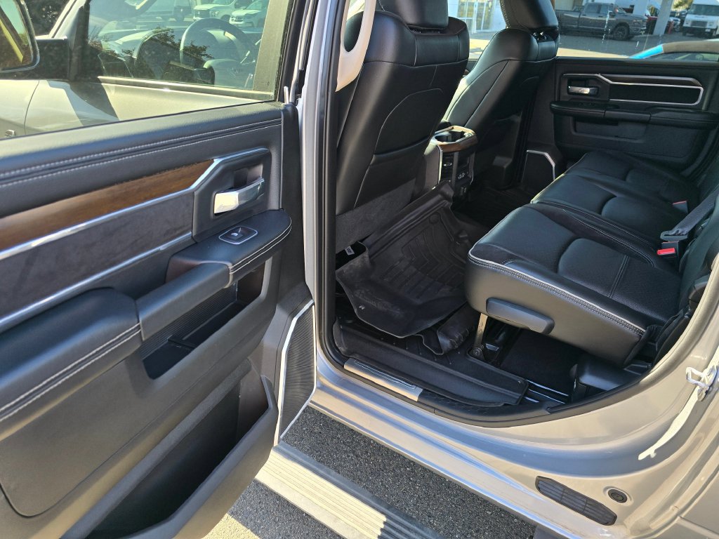 Used 2022 RAM 3500 Laramie AWD/4WD image 17