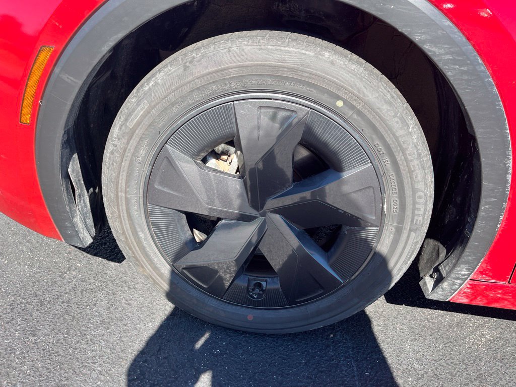 Used 2025 Toyota Prius LE FWD image 9