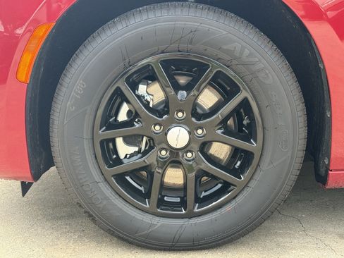 New 2027 Chrysler Pacifica Select FWD image 9
