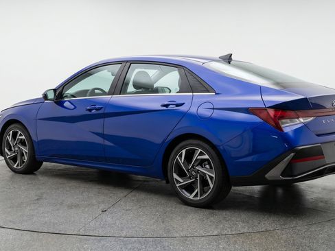 Used 2025 Hyundai Elantra SEL FWD image 6