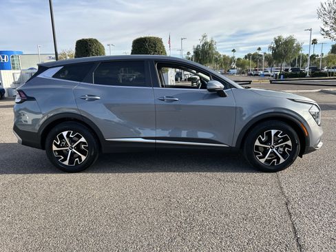 Used 2025 Kia Sportage EX image 6