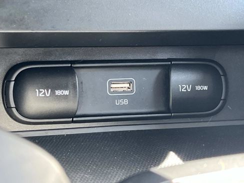 Used 2023 Kia Soul LX image 29