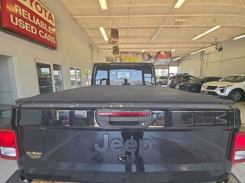 Used 2024 Jeep Gladiator Sport AWD/4WD image 5